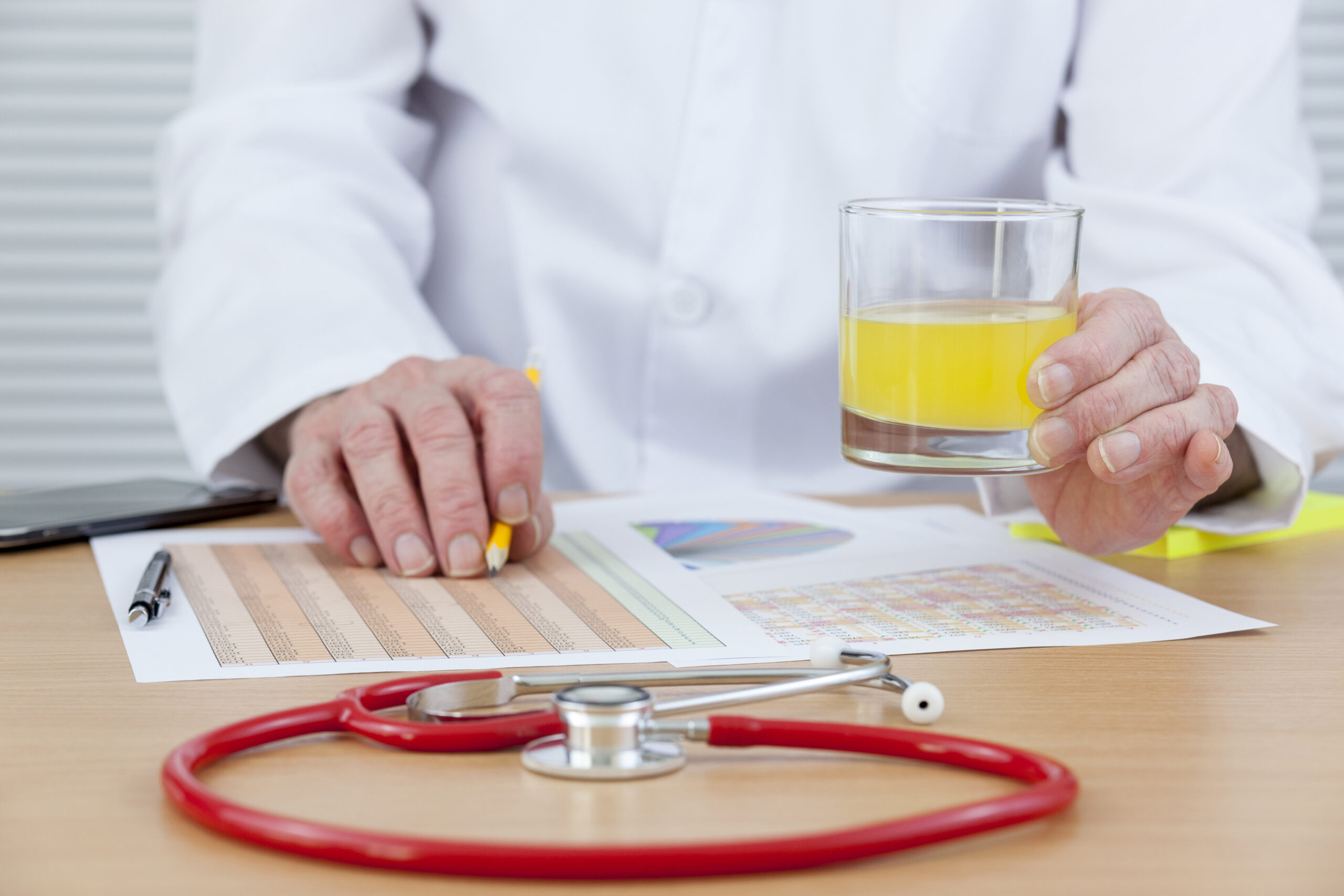 Diagram of GERD and low acid fruit juice benefits