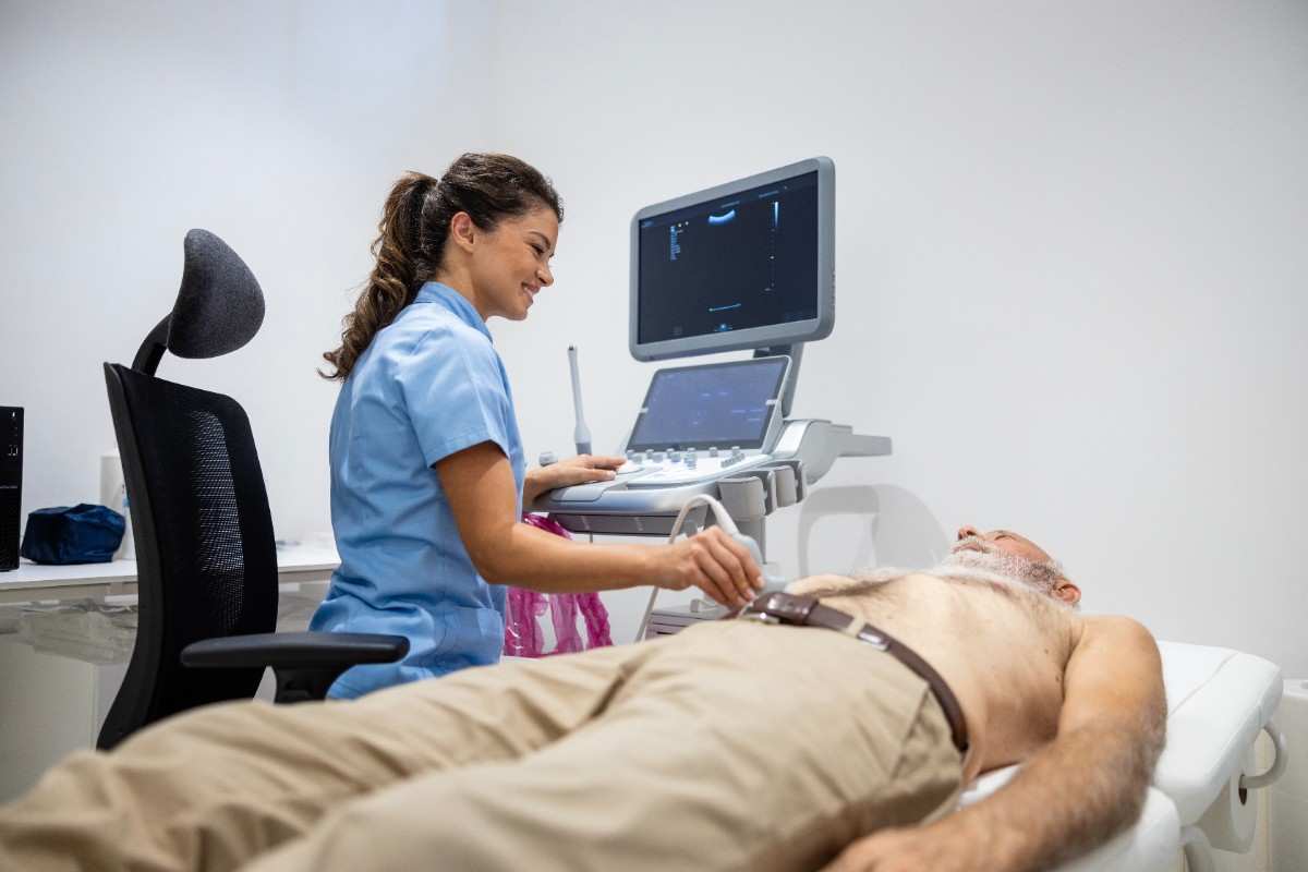 Illustrated diagram of FibroScan procedure for liver function assessment